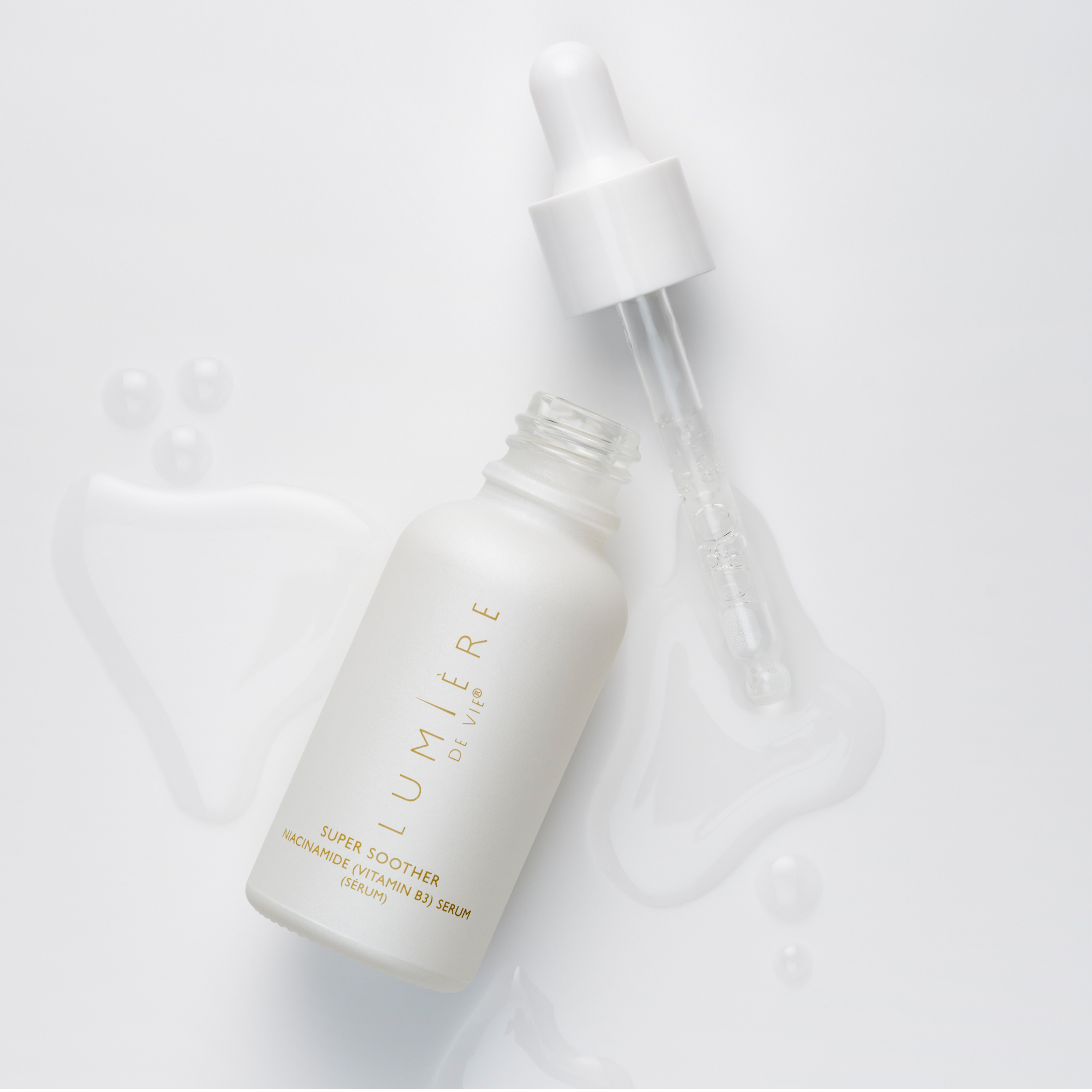 hand is holding serum bottle