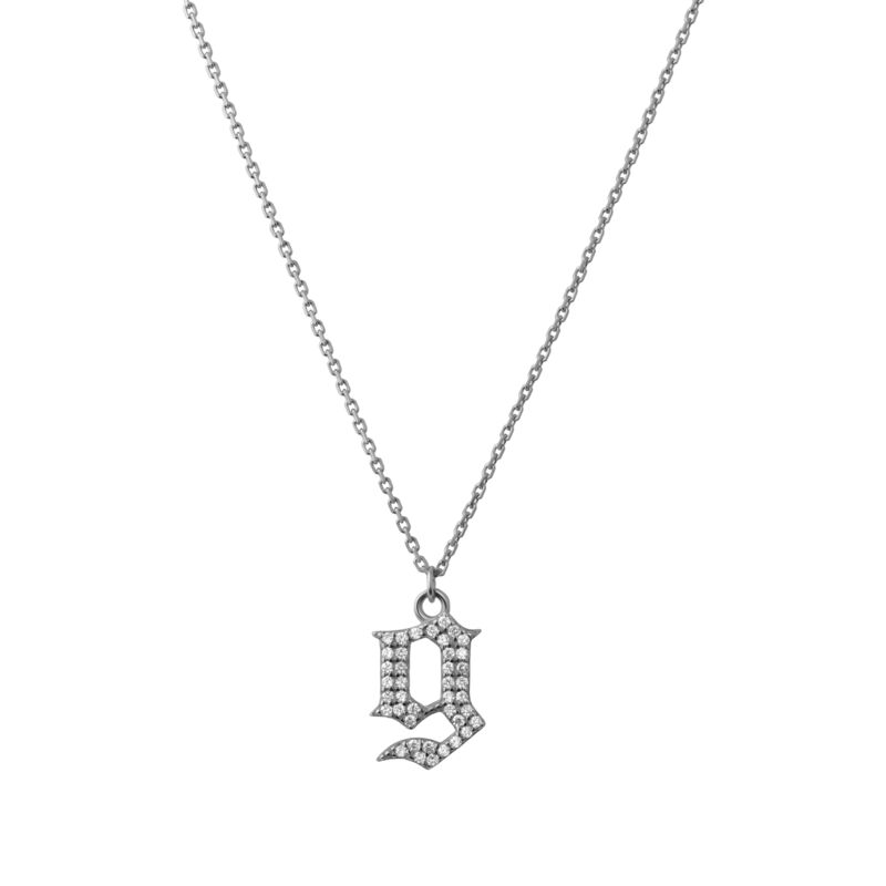 INITIAL – Collar con letra gótica