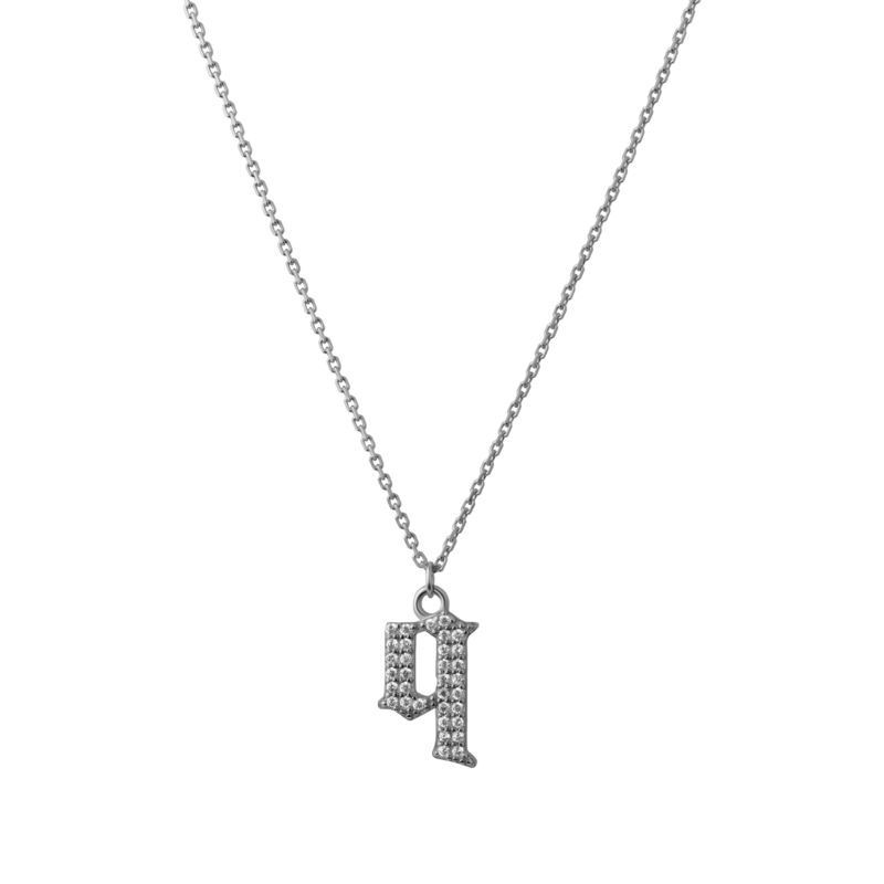 INITIAL – Collar con letra gótica