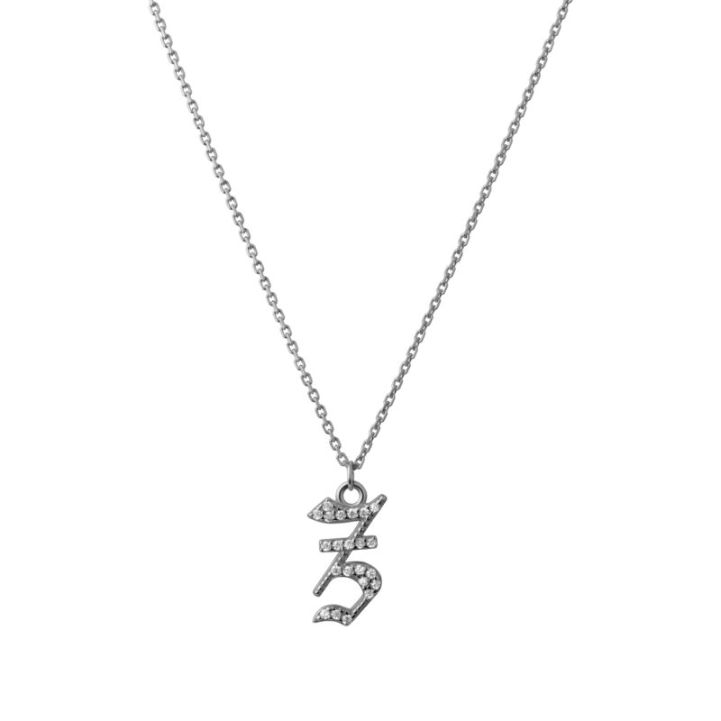INITIAL – Collar con letra gótica